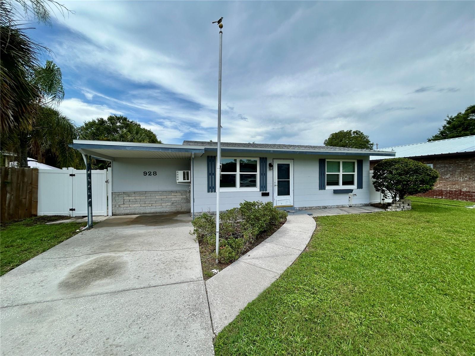 Image 2 of 26 For 928 58th Avenue N