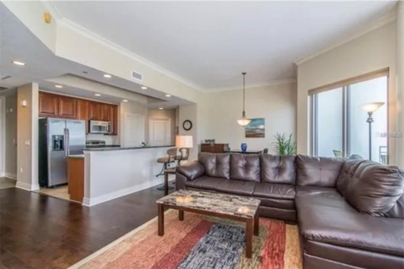 Image 4 of 23 For 1209 Cumberland Avenue 901
