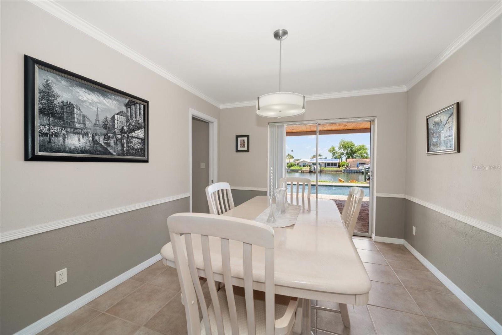 Listing photo id 11 for 4754 Overlook Drive Ne
