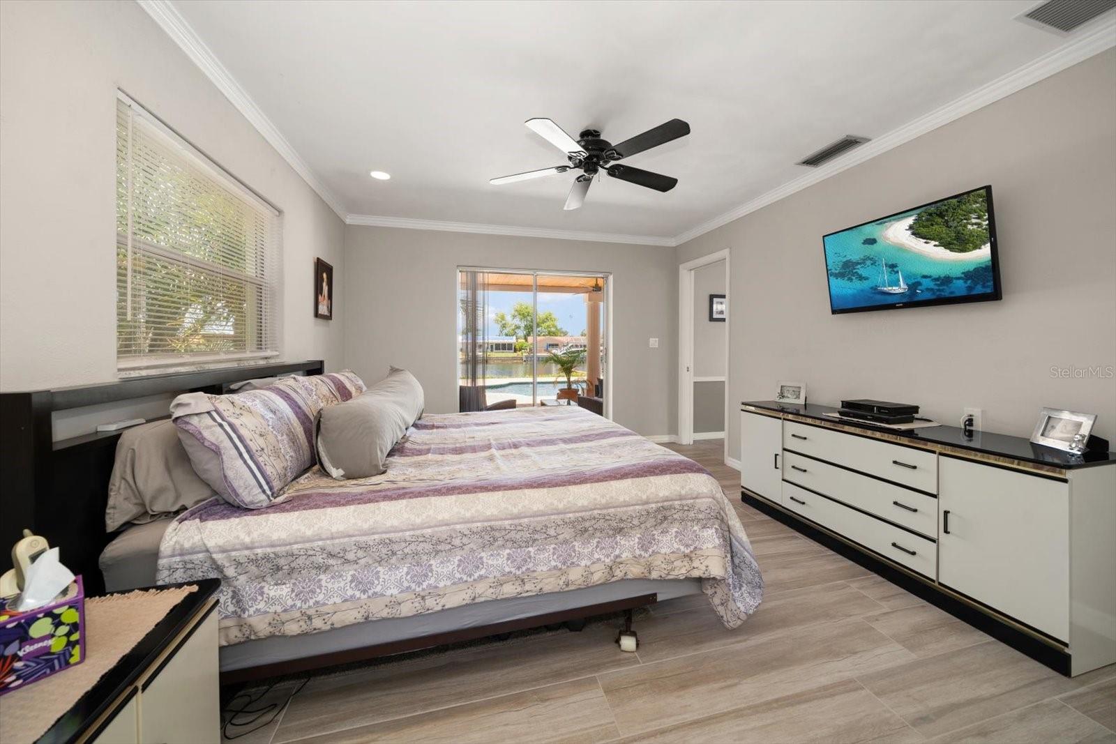 Listing photo id 13 for 4754 Overlook Drive Ne