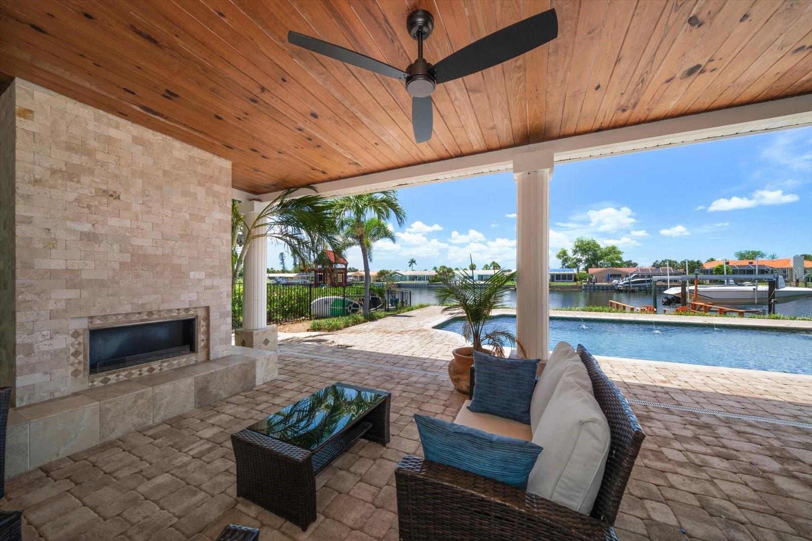 Listing photo id 24 for 4754 Overlook Drive Ne