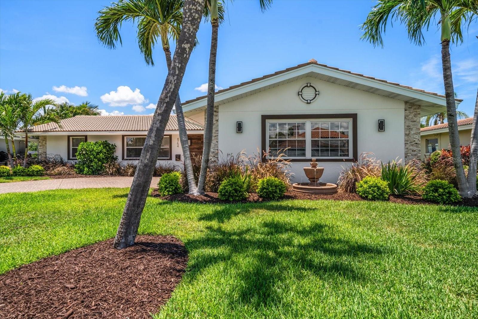 Listing photo id 1 for 4754 Overlook Drive Ne