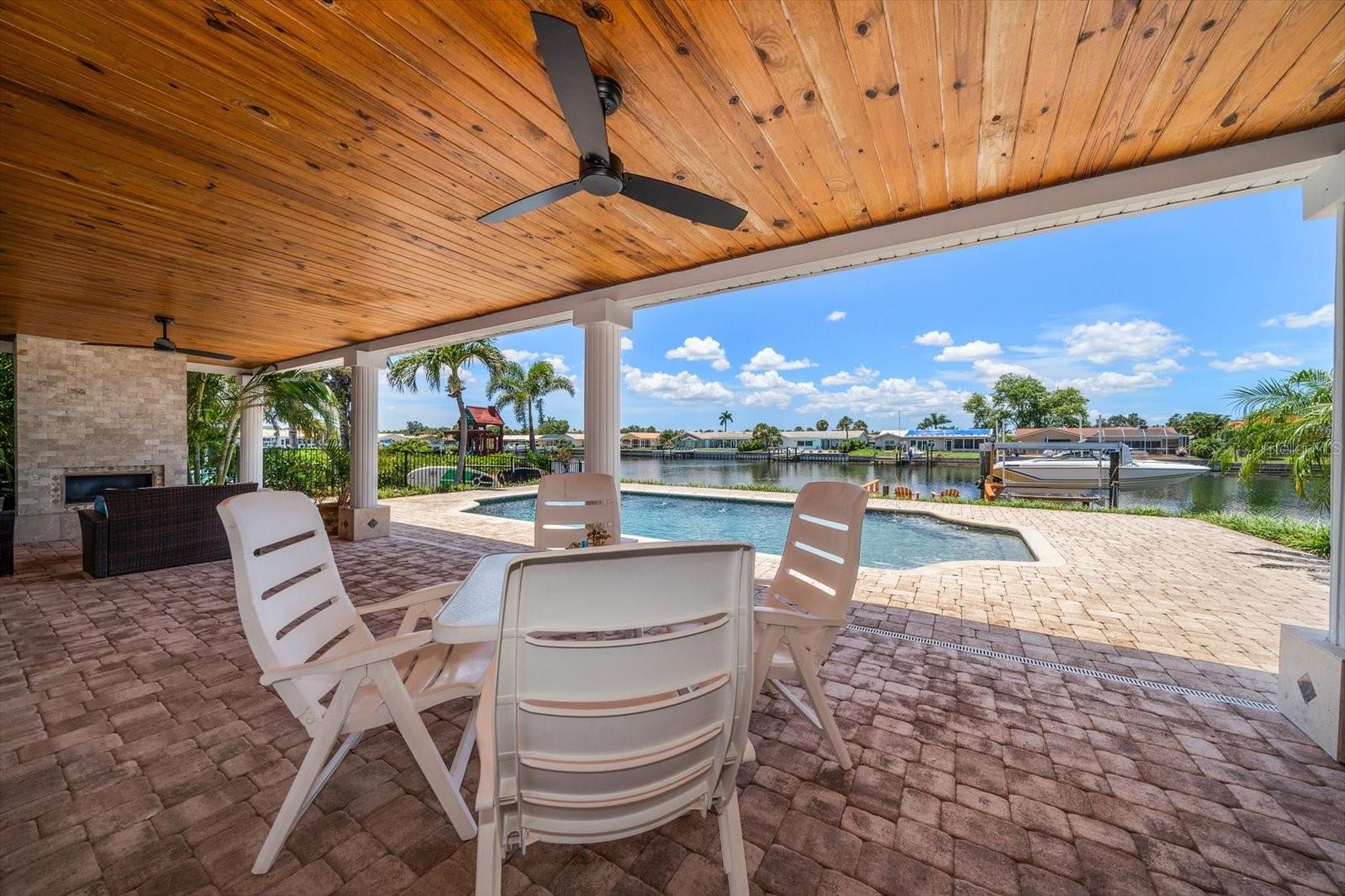 Listing photo id 28 for 4754 Overlook Drive Ne