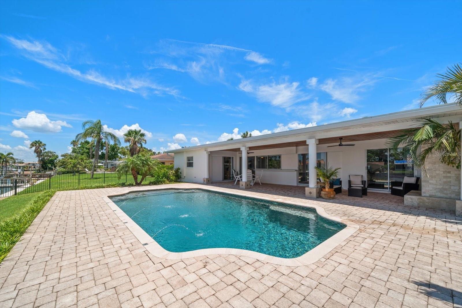 Listing photo id 30 for 4754 Overlook Drive Ne