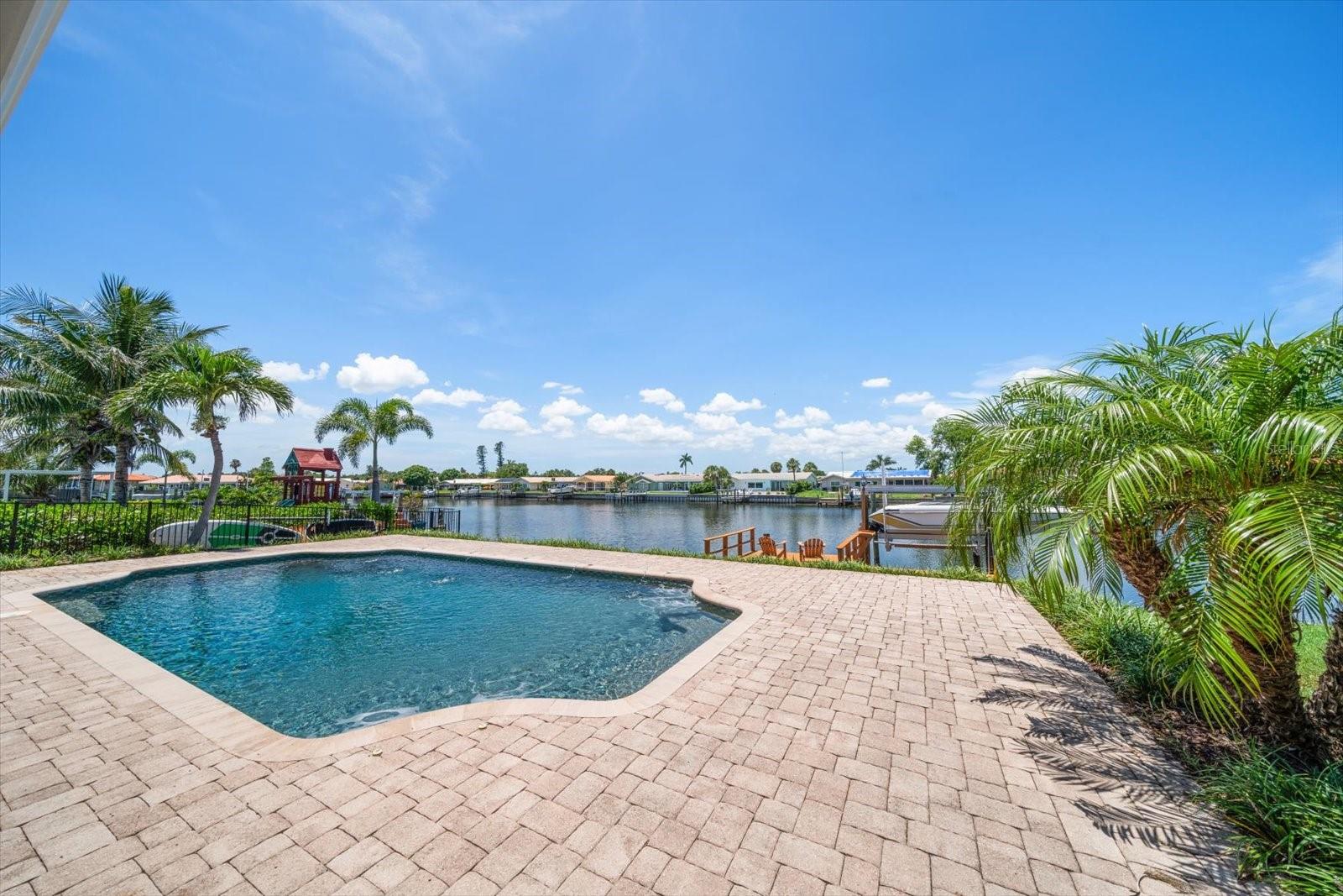 Listing photo id 32 for 4754 Overlook Drive Ne