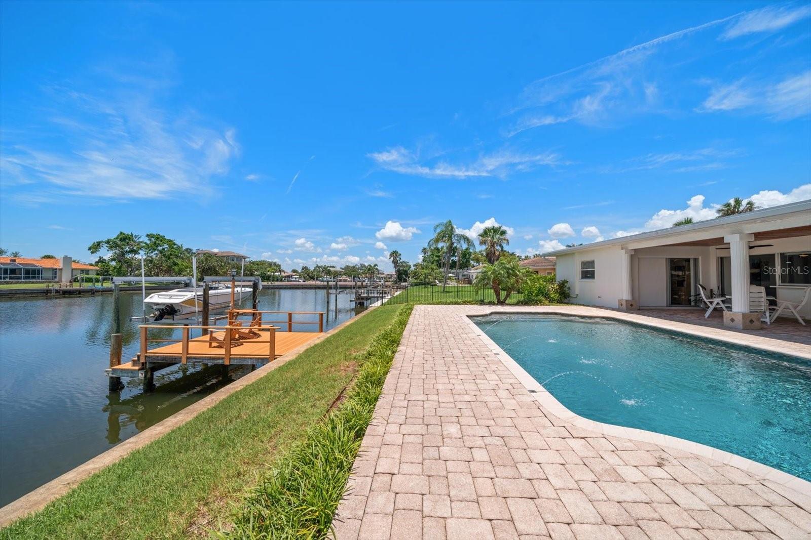 Listing photo id 34 for 4754 Overlook Drive Ne