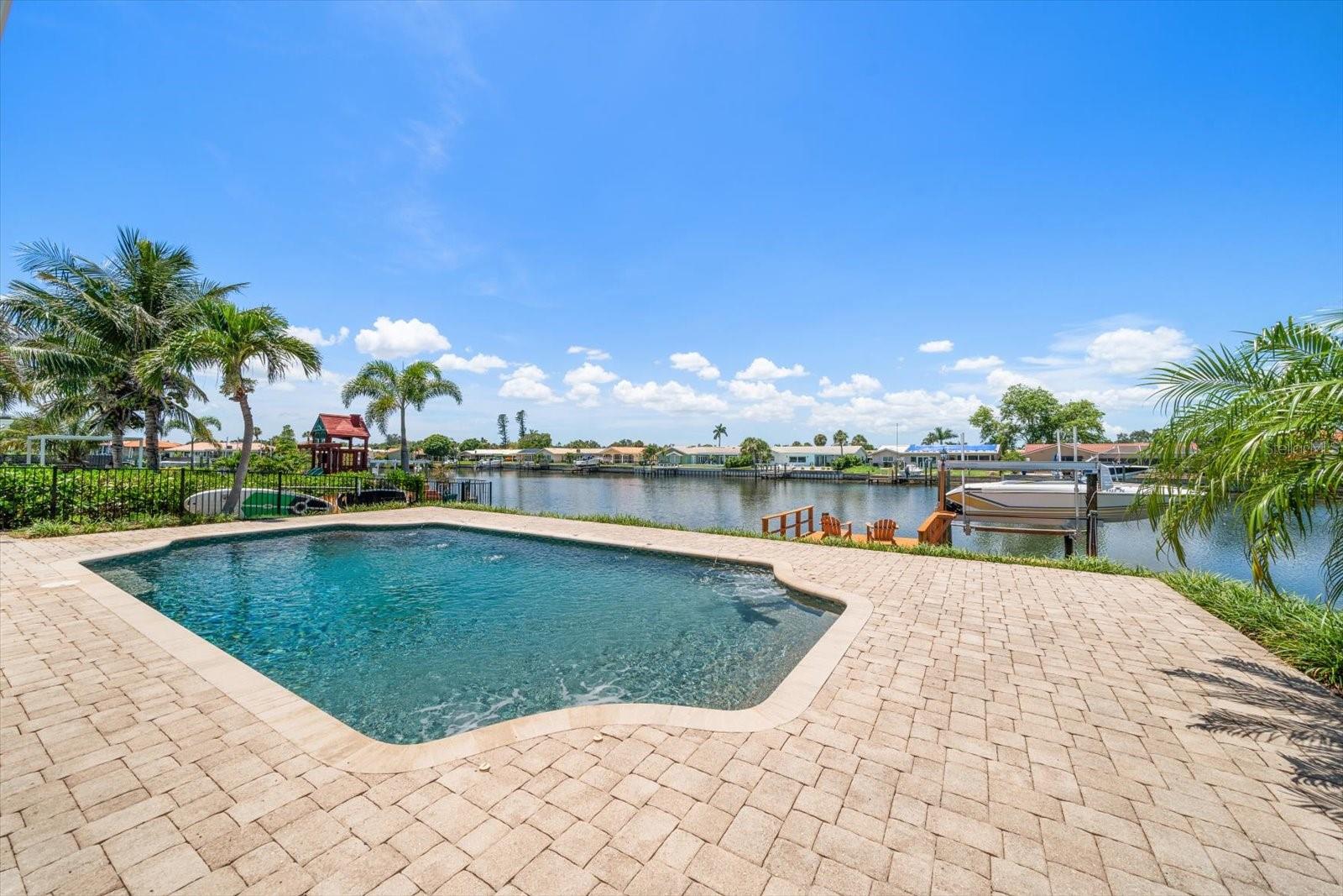 Listing photo id 36 for 4754 Overlook Drive Ne