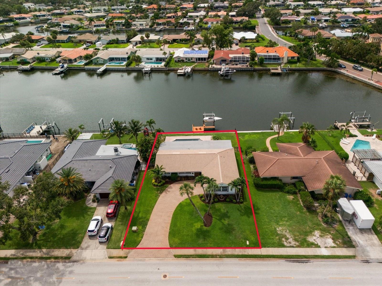 Listing photo id 2 for 4754 Overlook Drive Ne