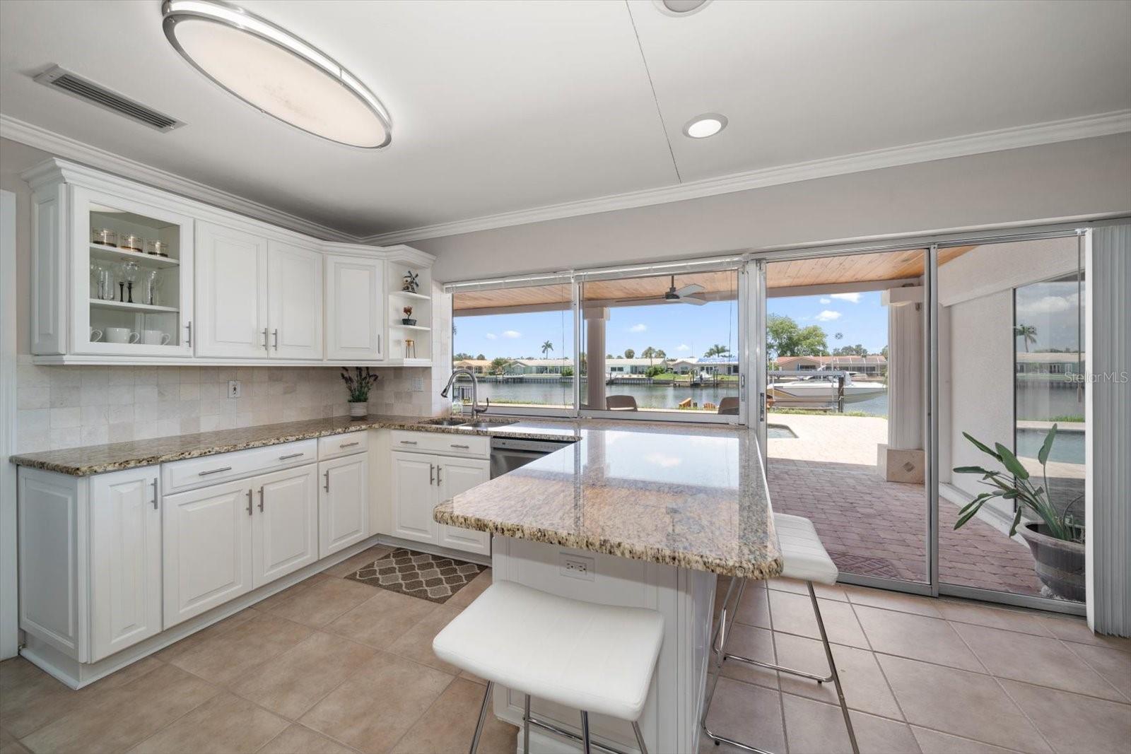 Listing photo id 7 for 4754 Overlook Drive Ne