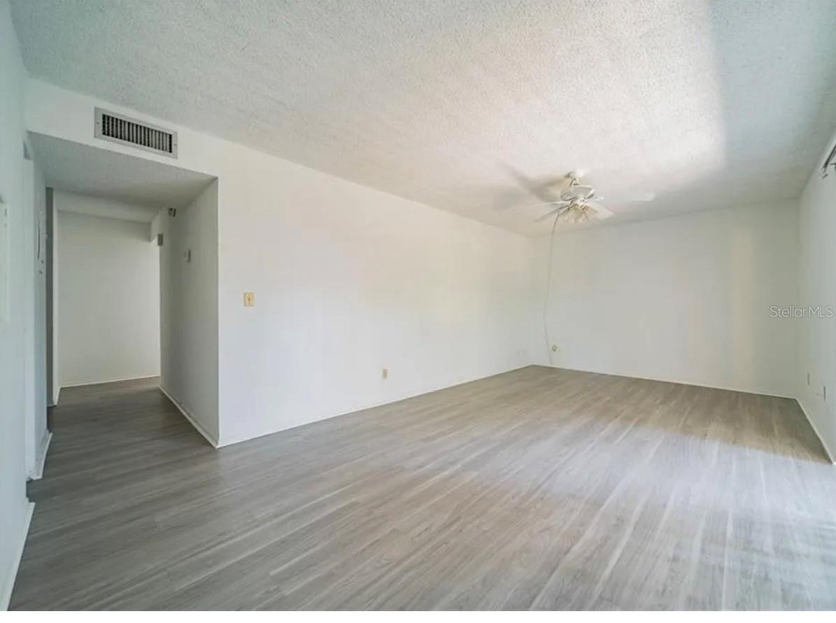 Image 10 of 15 For 5502 Pokeweed Court 157