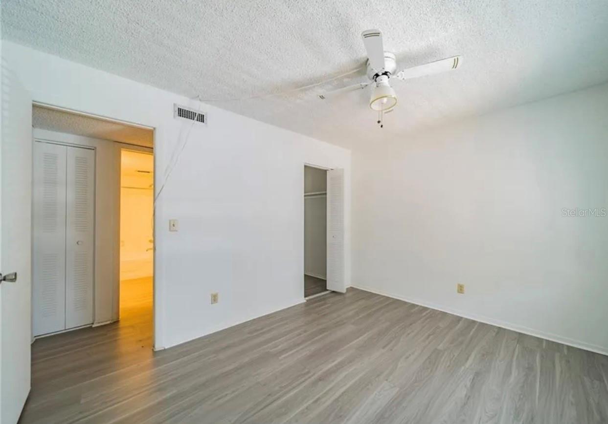 Image 4 of 15 For 5502 Pokeweed Court 157