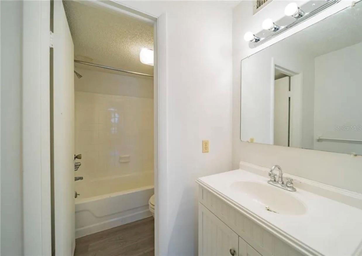 Image 7 of 15 For 5502 Pokeweed Court 157