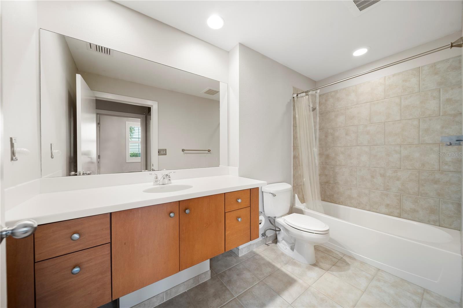Image 13 of 52 For 1208 Kennedy Boulevard 912