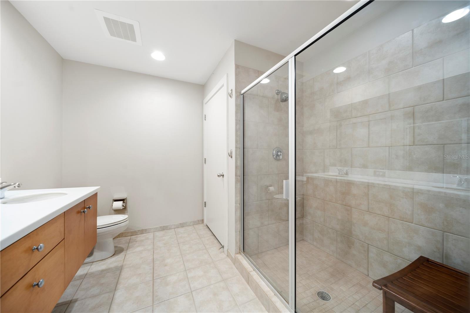 Image 14 of 52 For 1208 Kennedy Boulevard 912