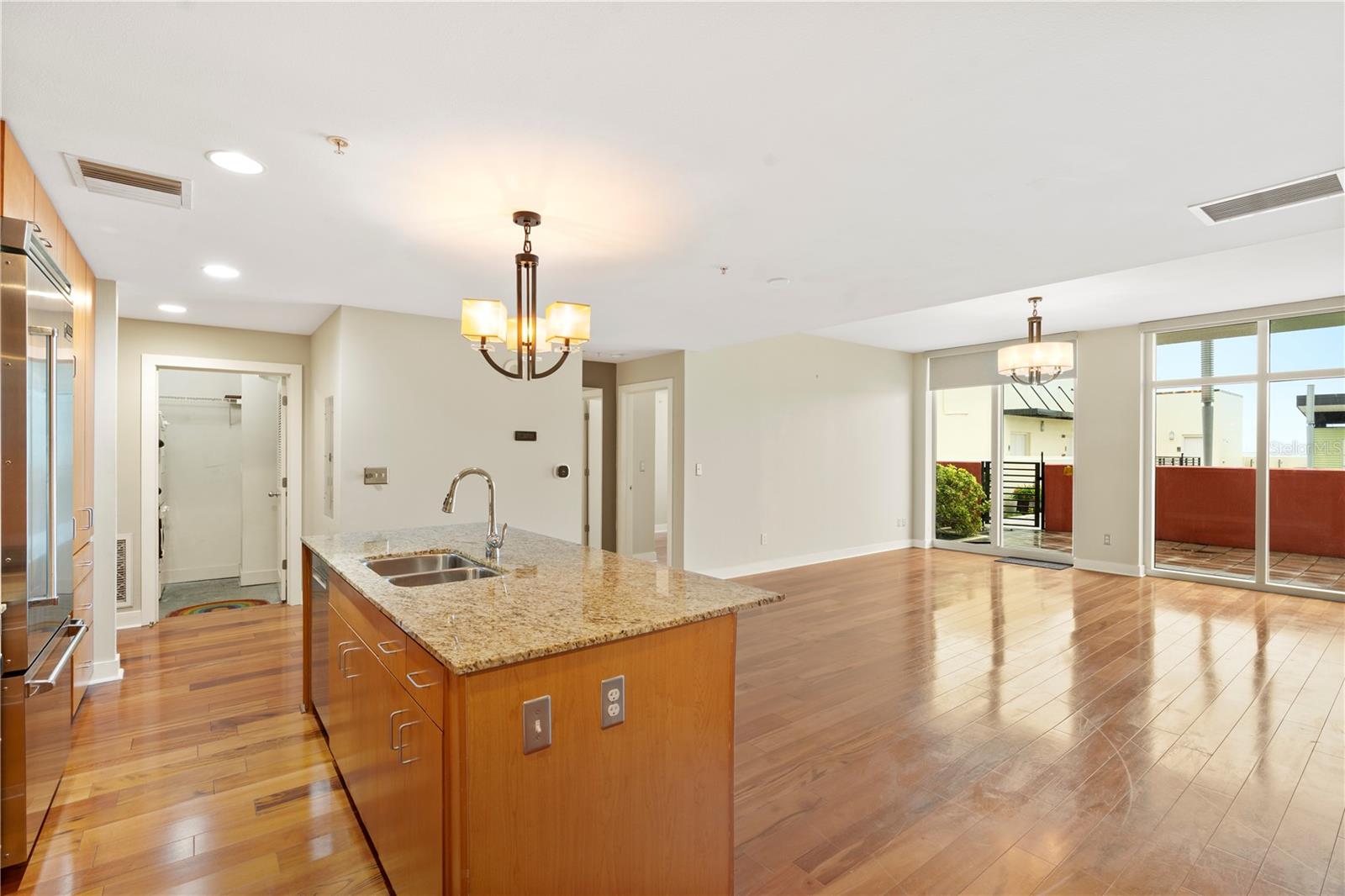 Image 21 of 52 For 1208 Kennedy Boulevard 912