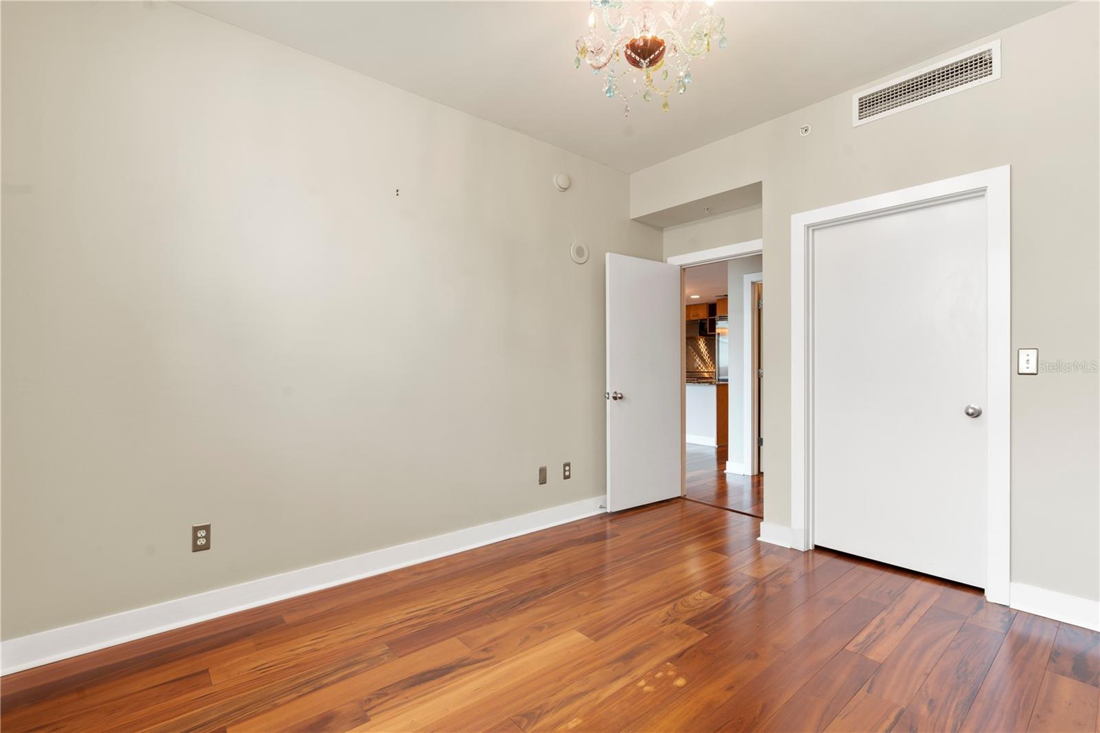Image 28 of 52 For 1208 Kennedy Boulevard 912