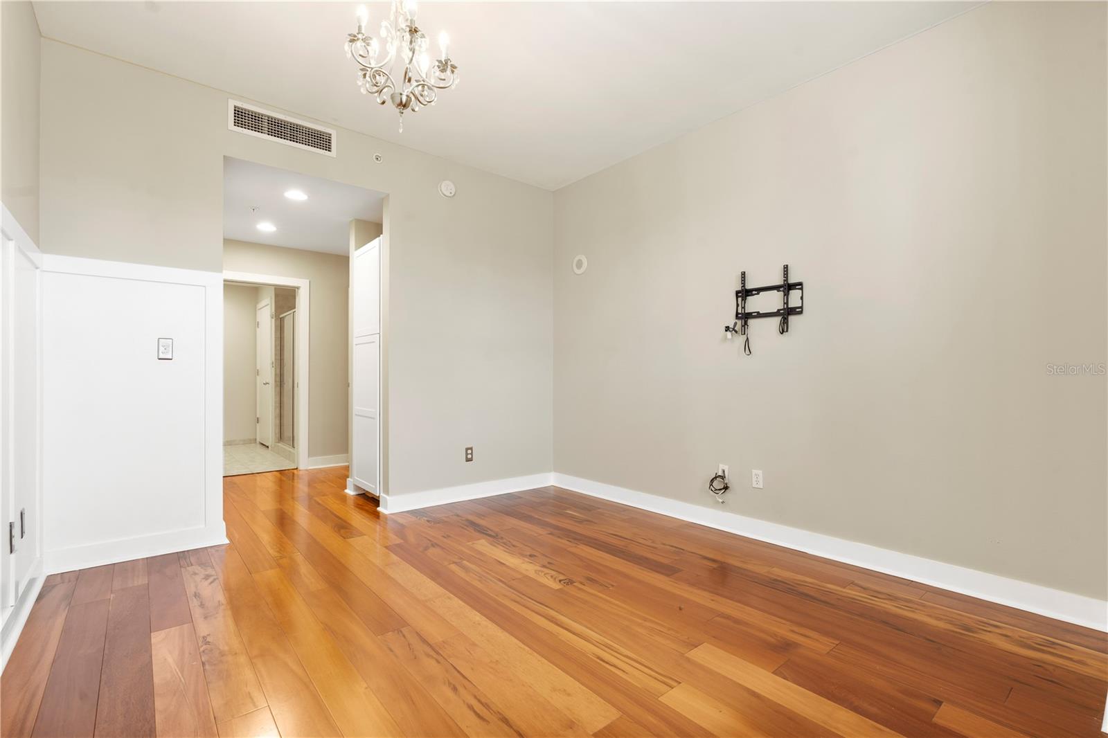 Image 32 of 52 For 1208 Kennedy Boulevard 912