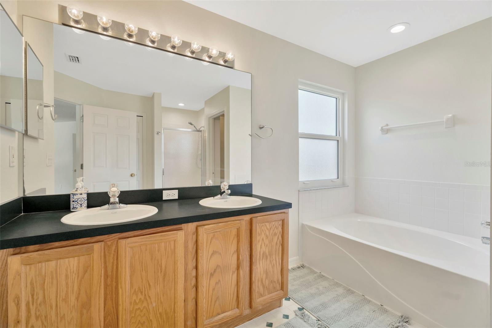 Image 35 of 43 For 1734 Mapleleaf Boulevard