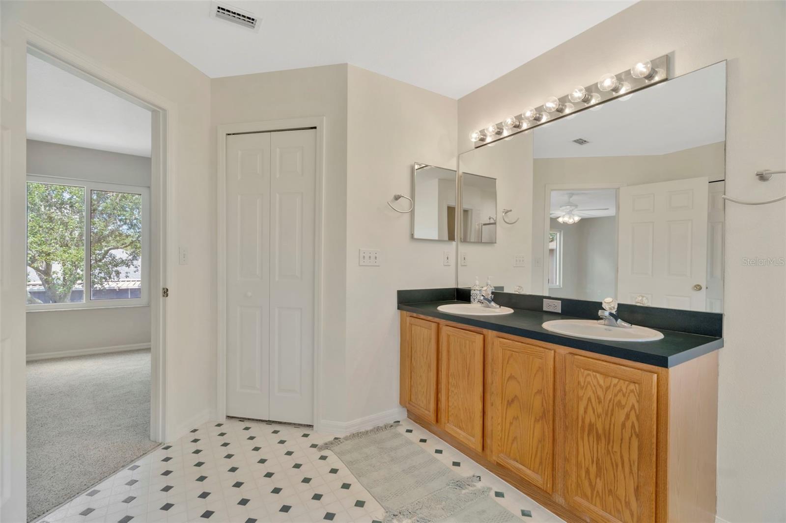 Image 36 of 43 For 1734 Mapleleaf Boulevard