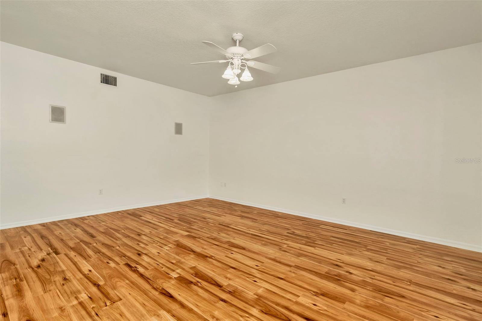 Image 5 of 43 For 1734 Mapleleaf Boulevard