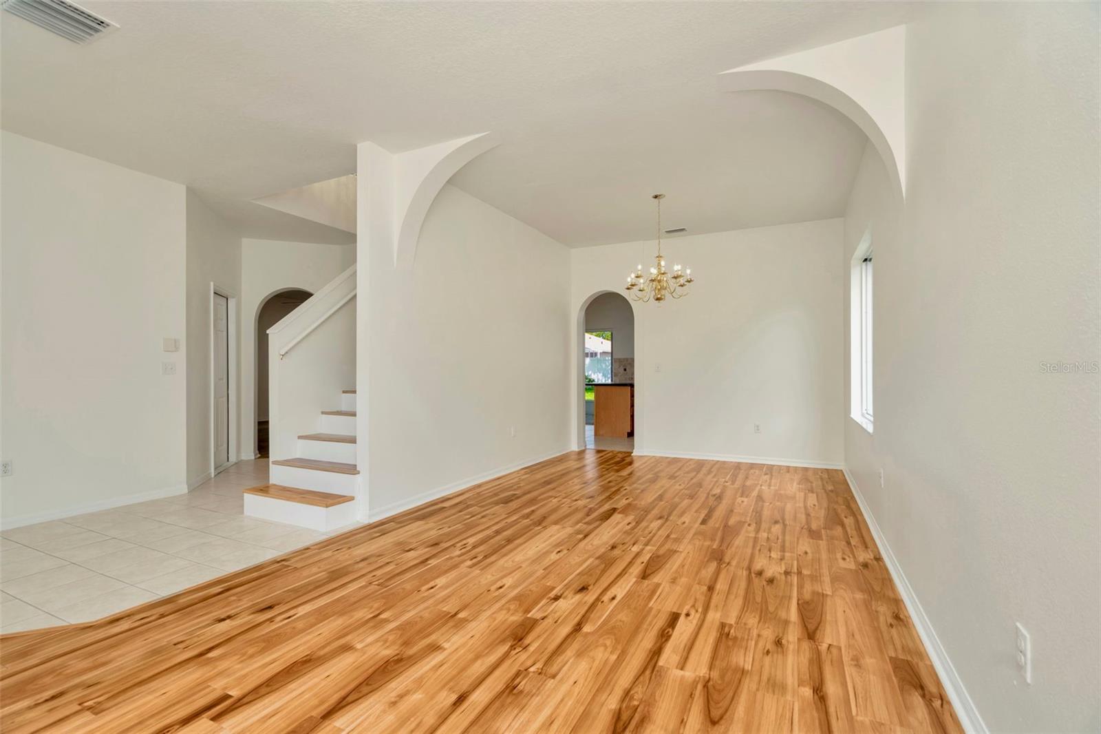 Image 9 of 43 For 1734 Mapleleaf Boulevard