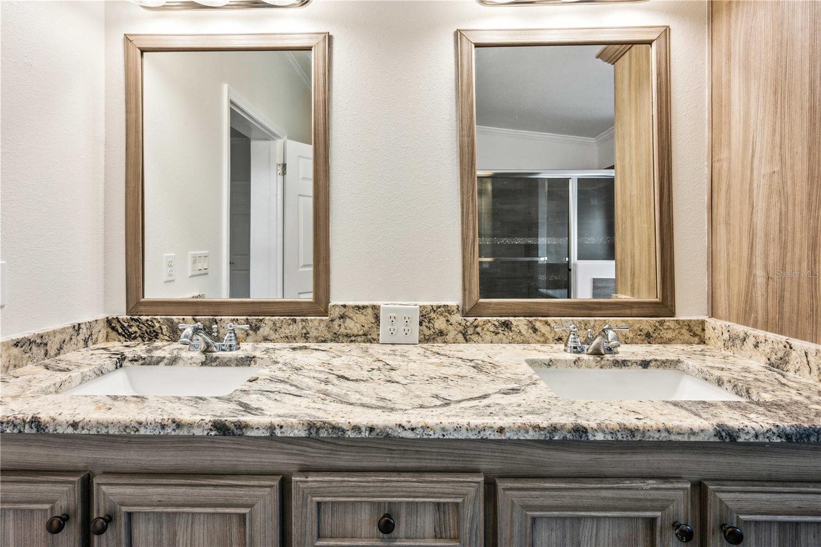 Image 12 of 26 For 6728 Sutton Oaks Lane