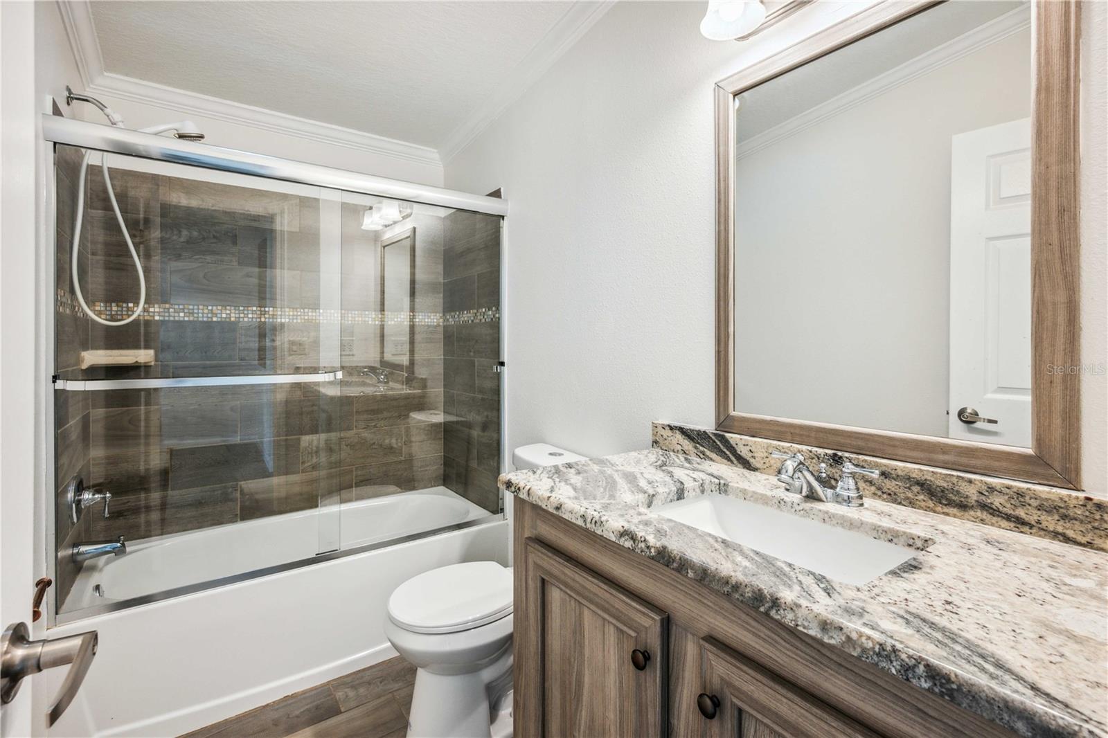 Image 19 of 26 For 6728 Sutton Oaks Lane