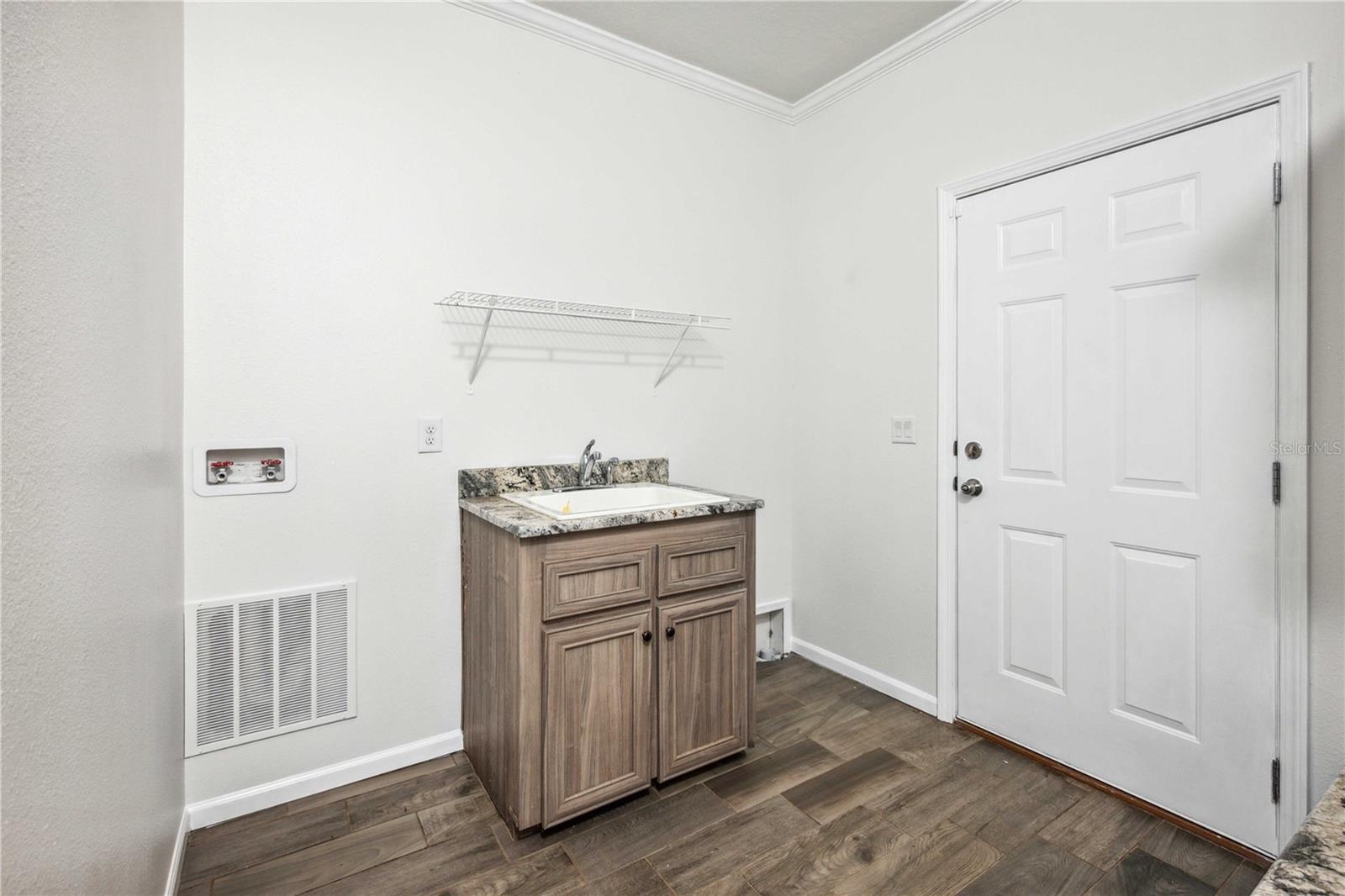 Image 21 of 26 For 6728 Sutton Oaks Lane