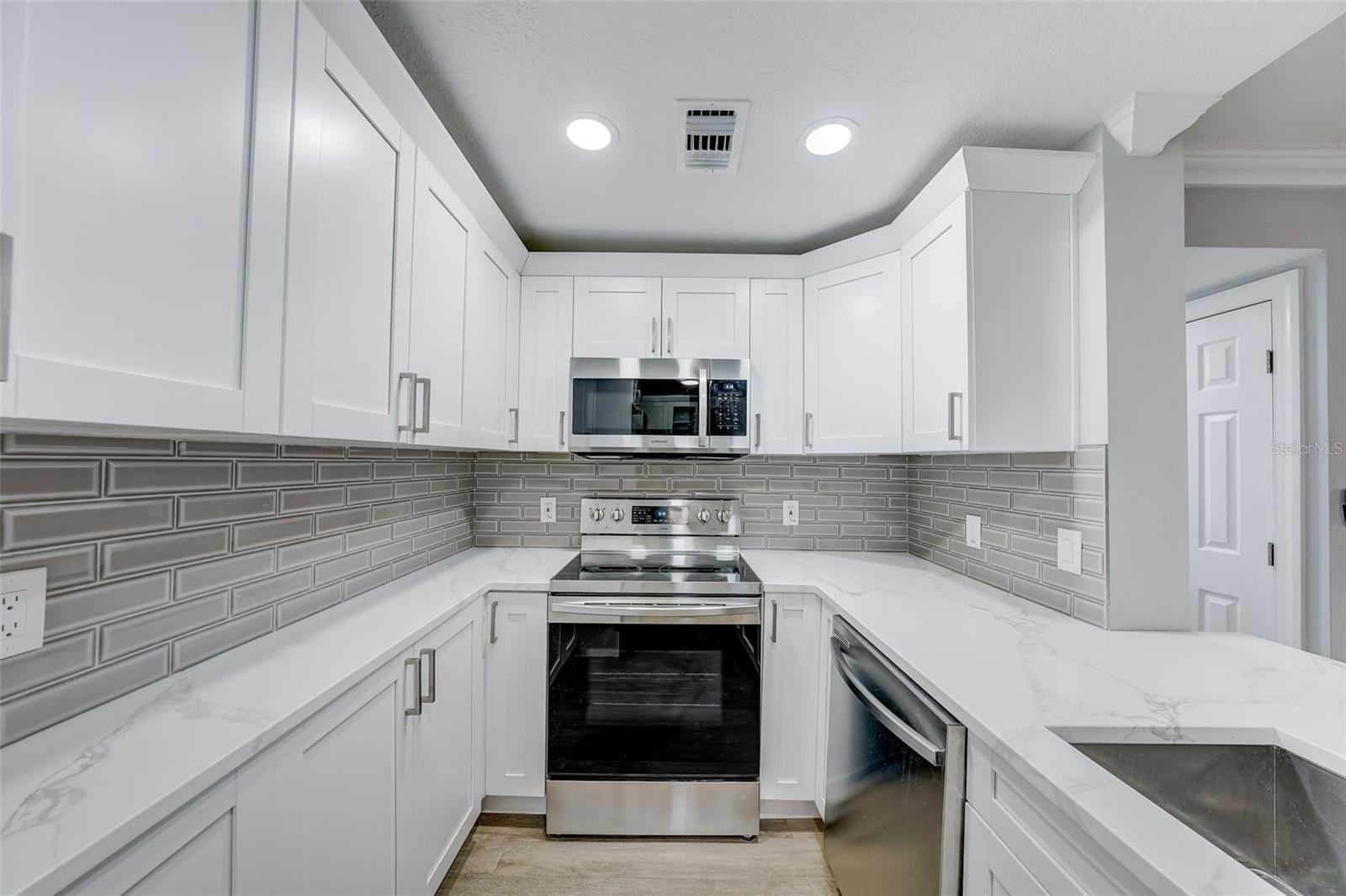 Image 11 of 48 For 4141 Bayshore Boulevard 306