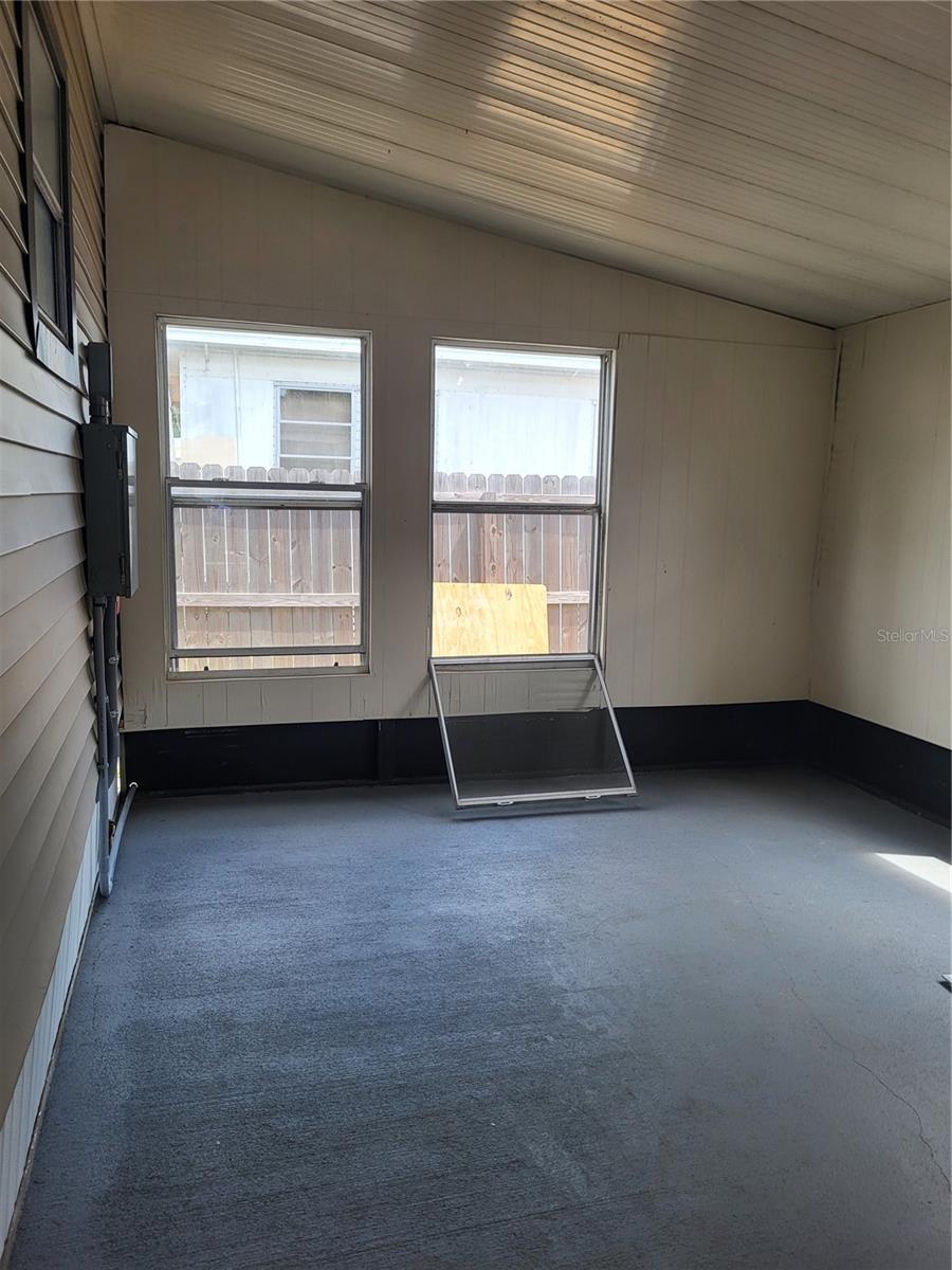 Image 16 of 20 For 12240 Seminole Boulevard 12