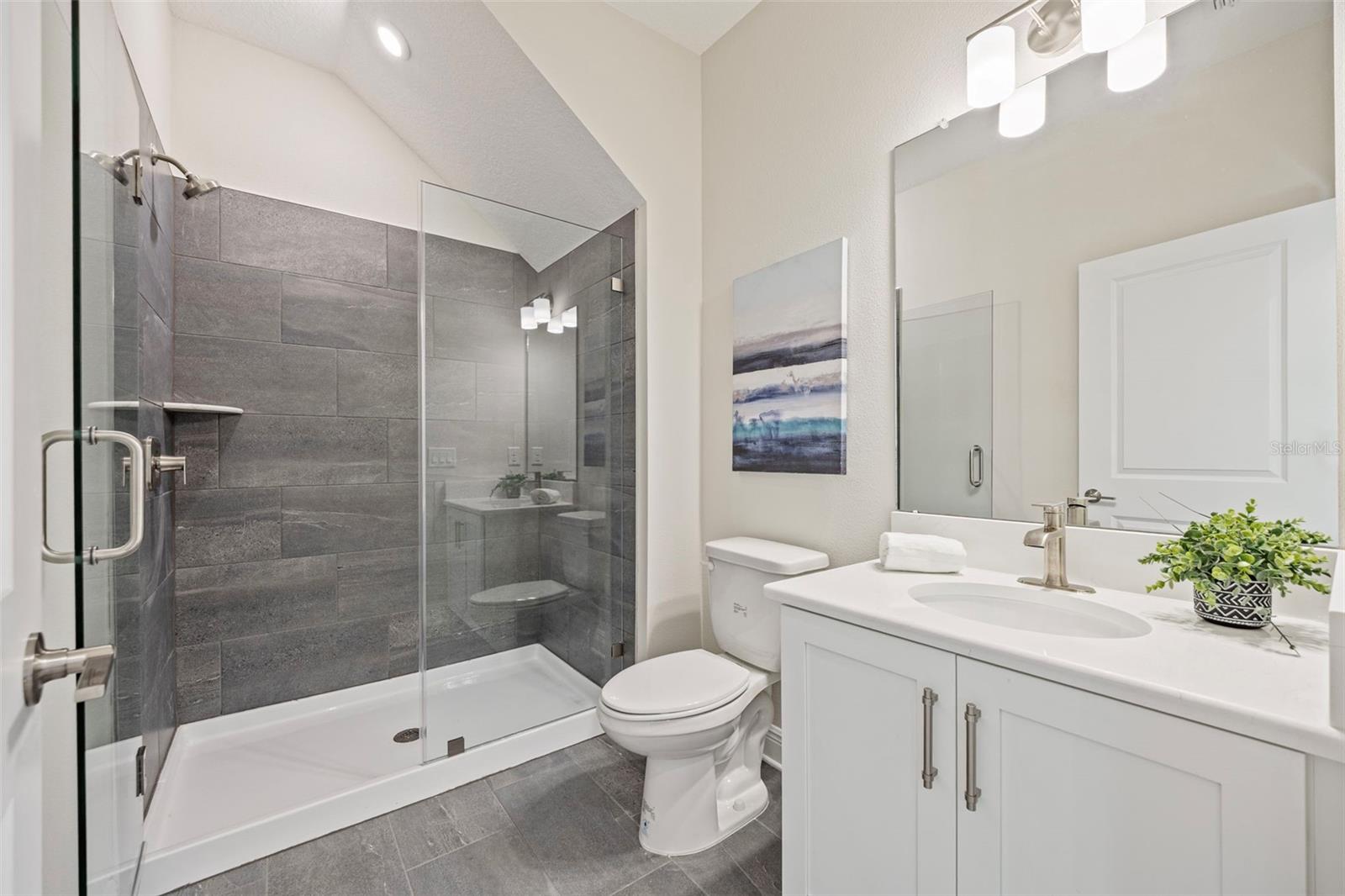 Listing photo id 10 for 919 Adalee Street