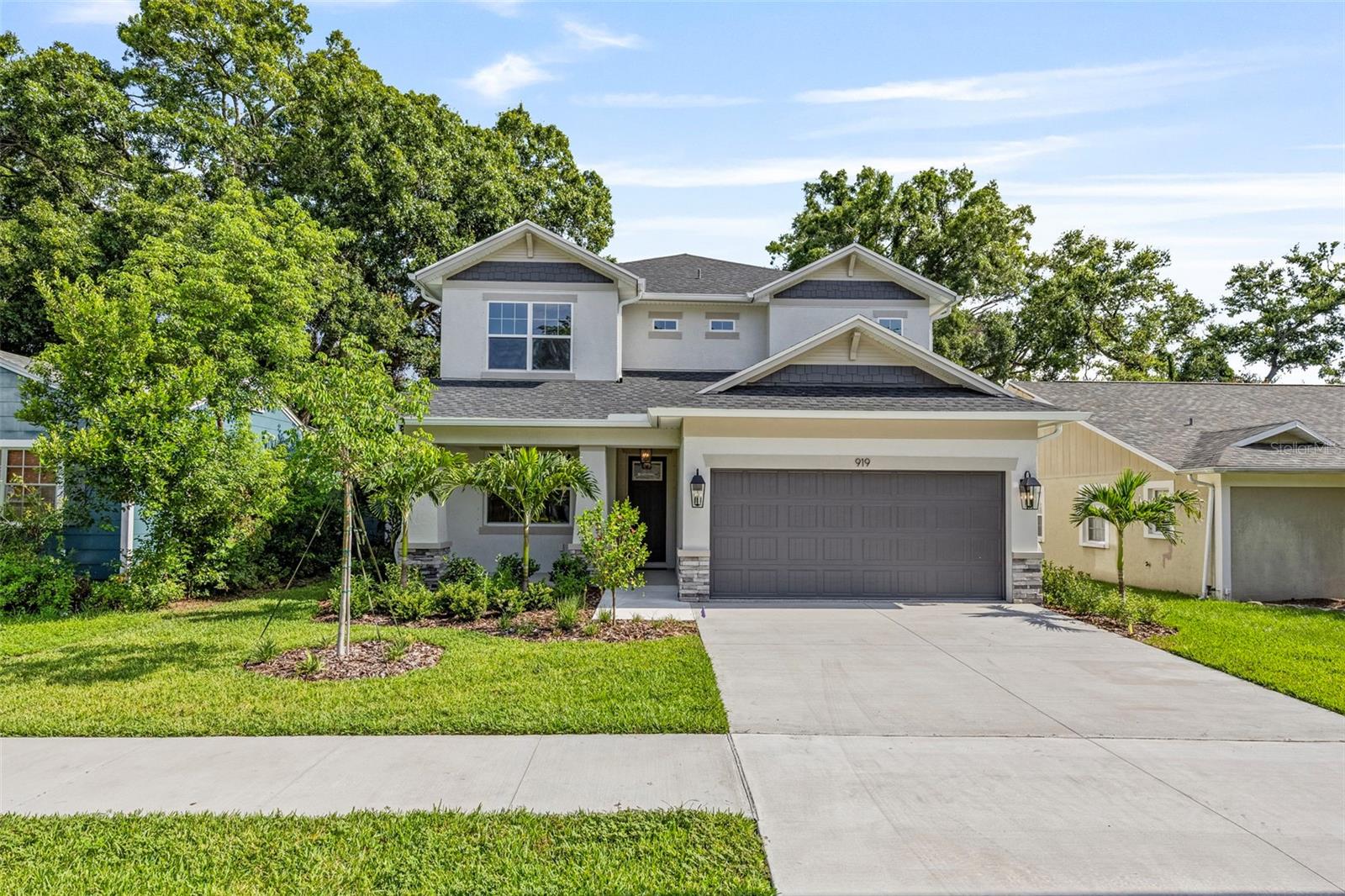 Listing photo id 0 for 919 Adalee Street