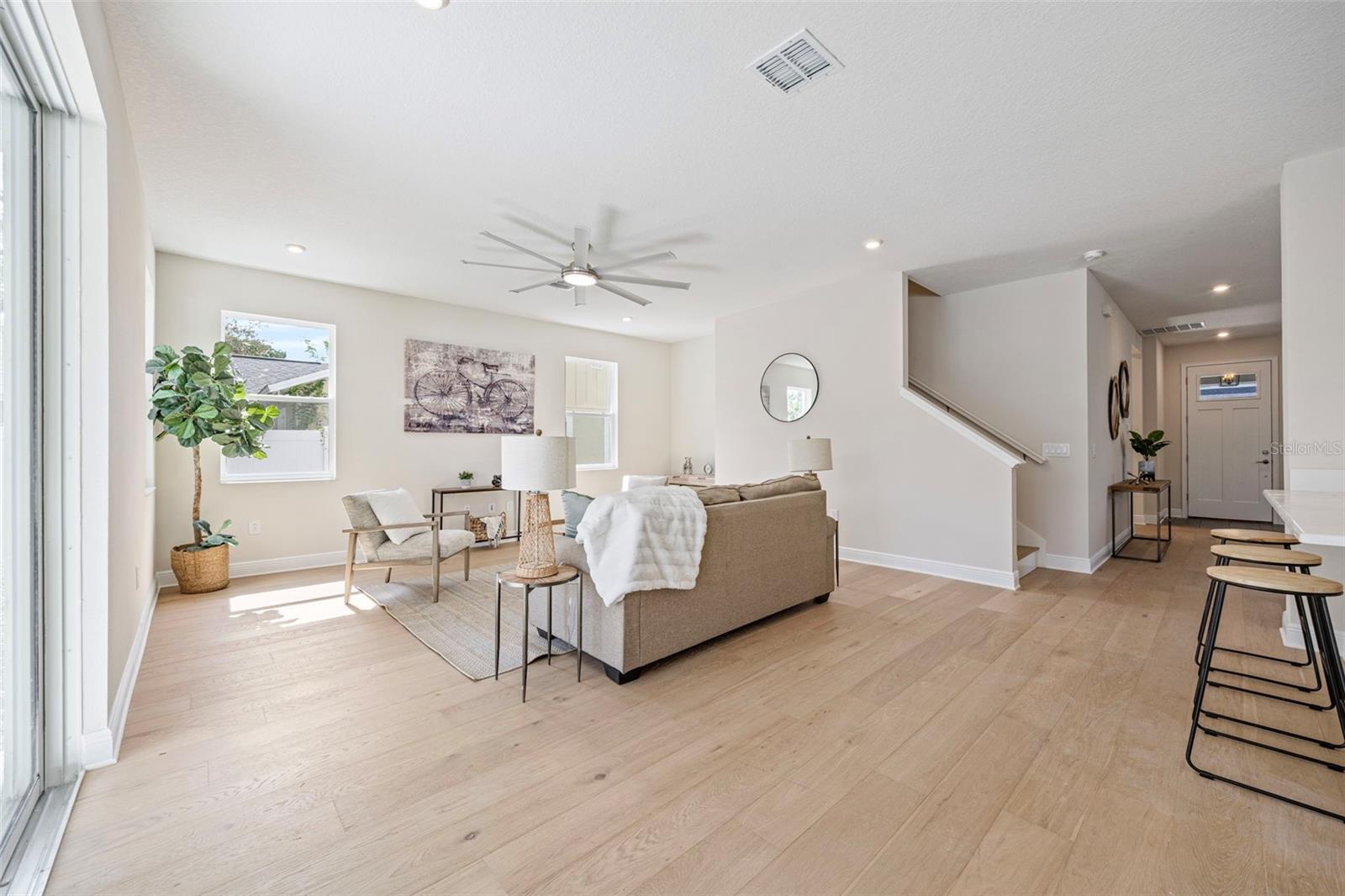 Listing photo id 18 for 919 Adalee Street