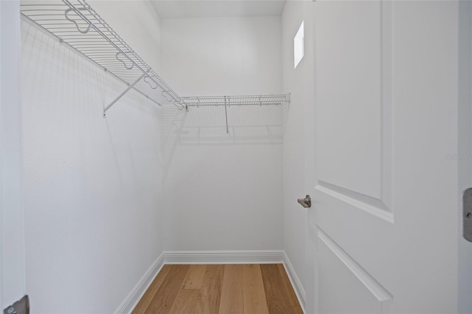 Listing photo id 34 for 919 Adalee Street