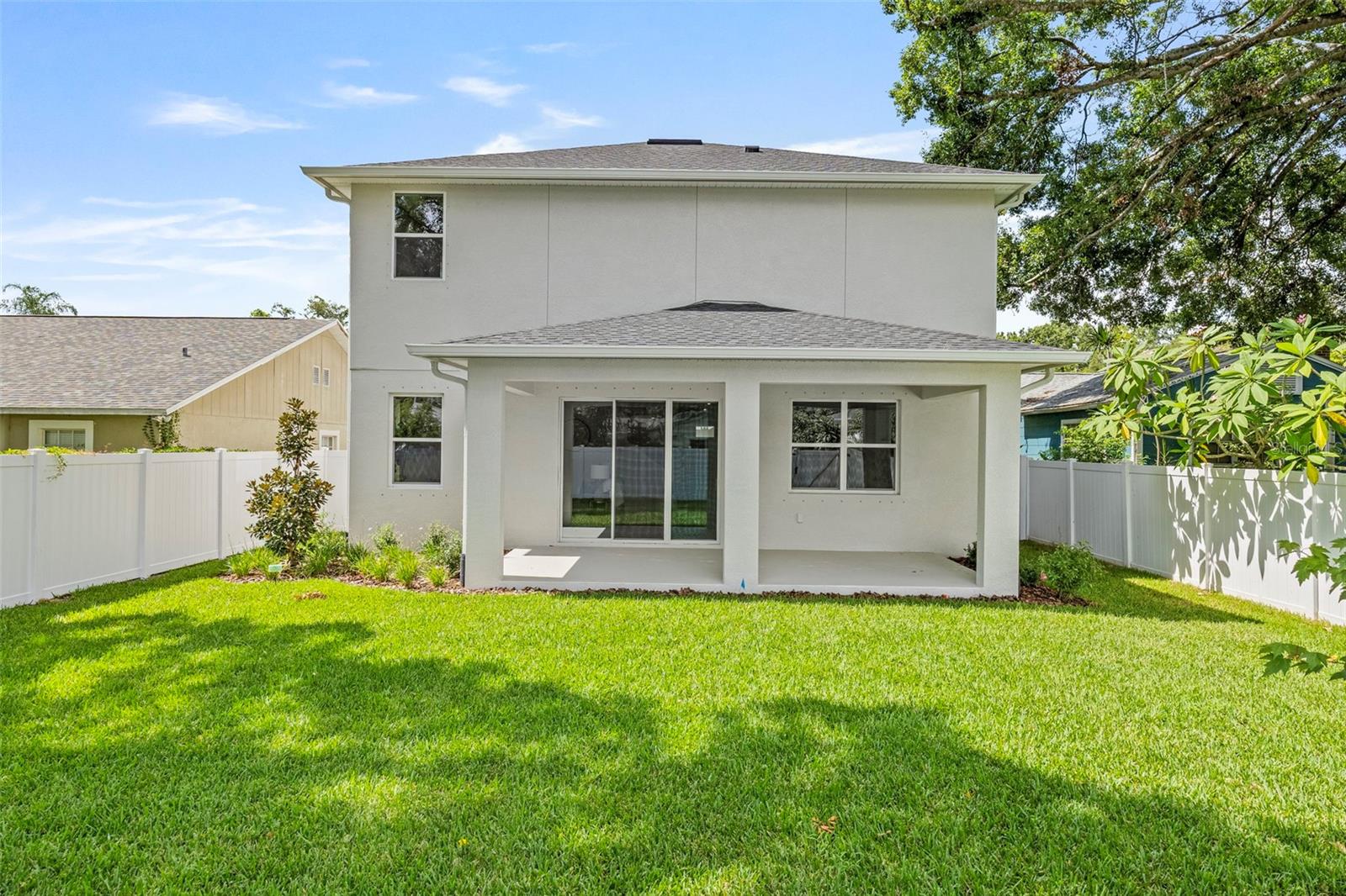 Listing photo id 43 for 919 Adalee Street