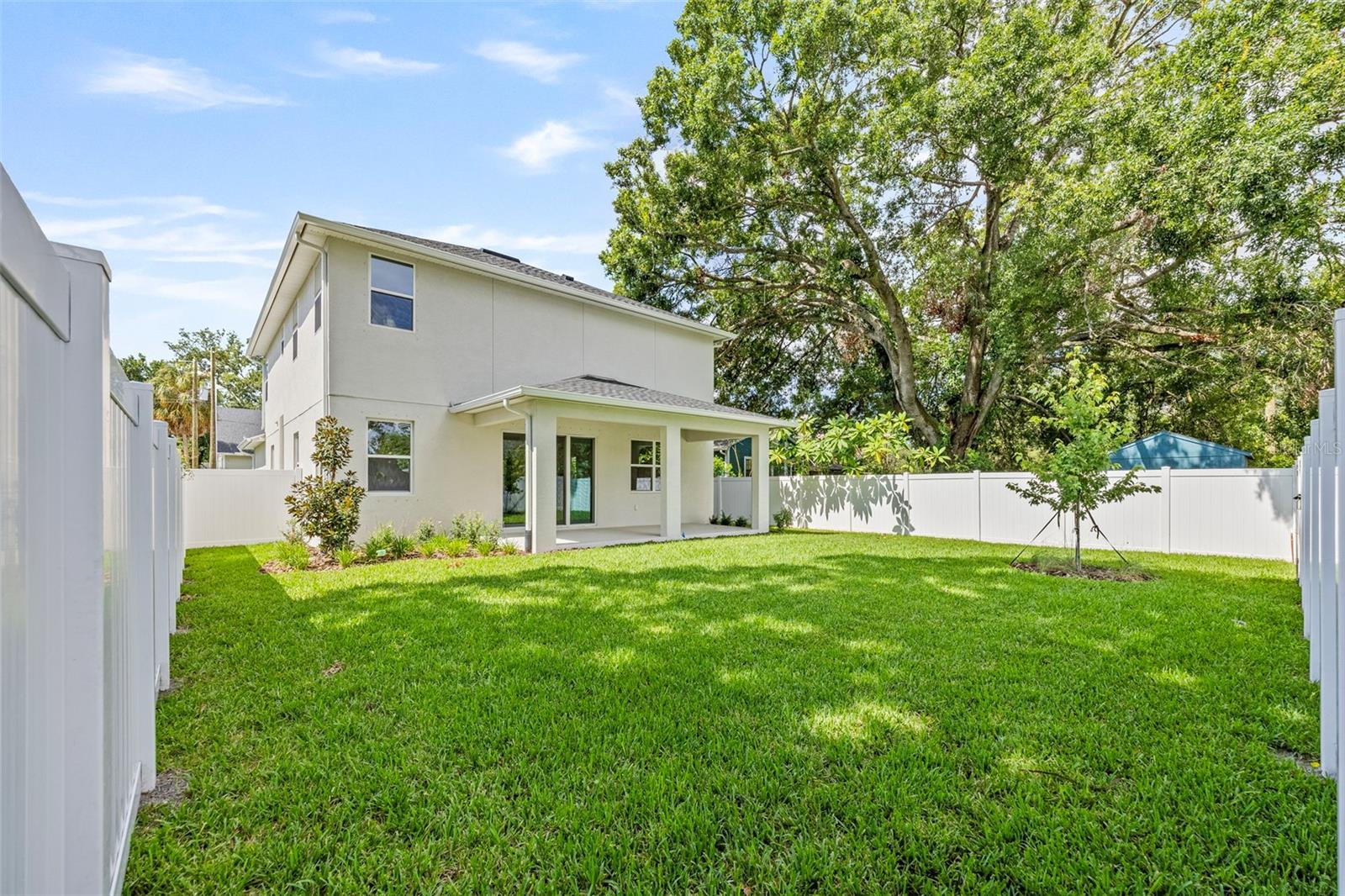 Listing photo id 44 for 919 Adalee Street