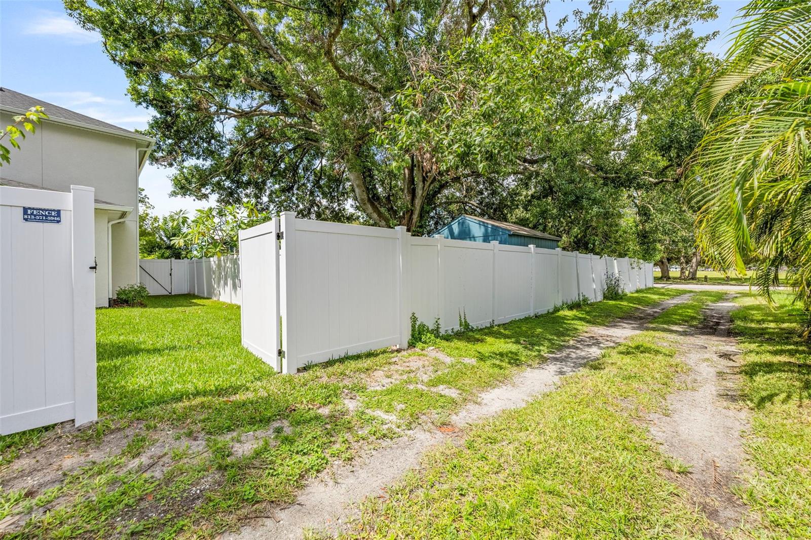 Listing photo id 45 for 919 Adalee Street