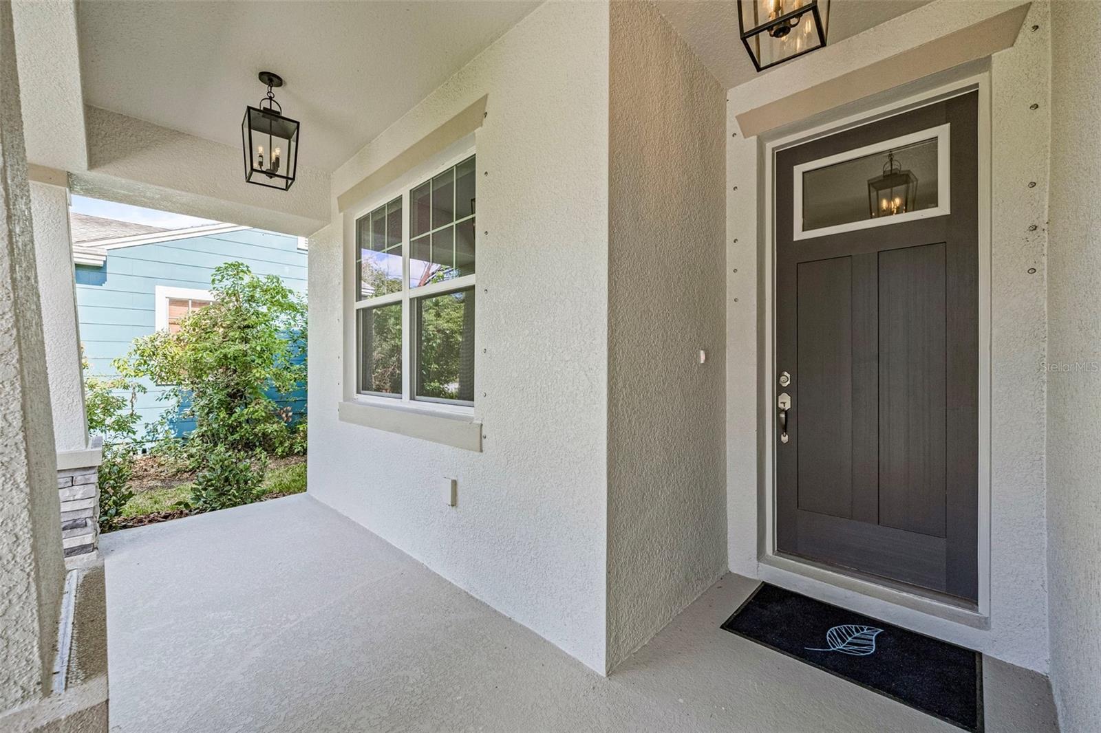 Listing photo id 3 for 919 Adalee Street