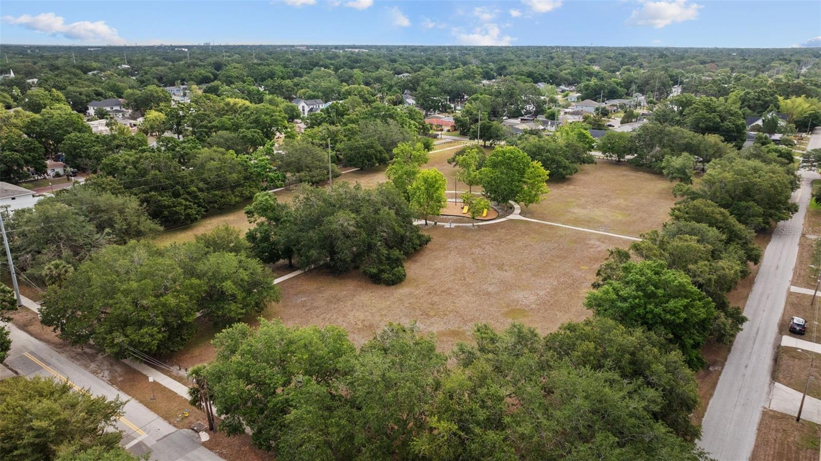 Listing photo id 58 for 919 Adalee Street