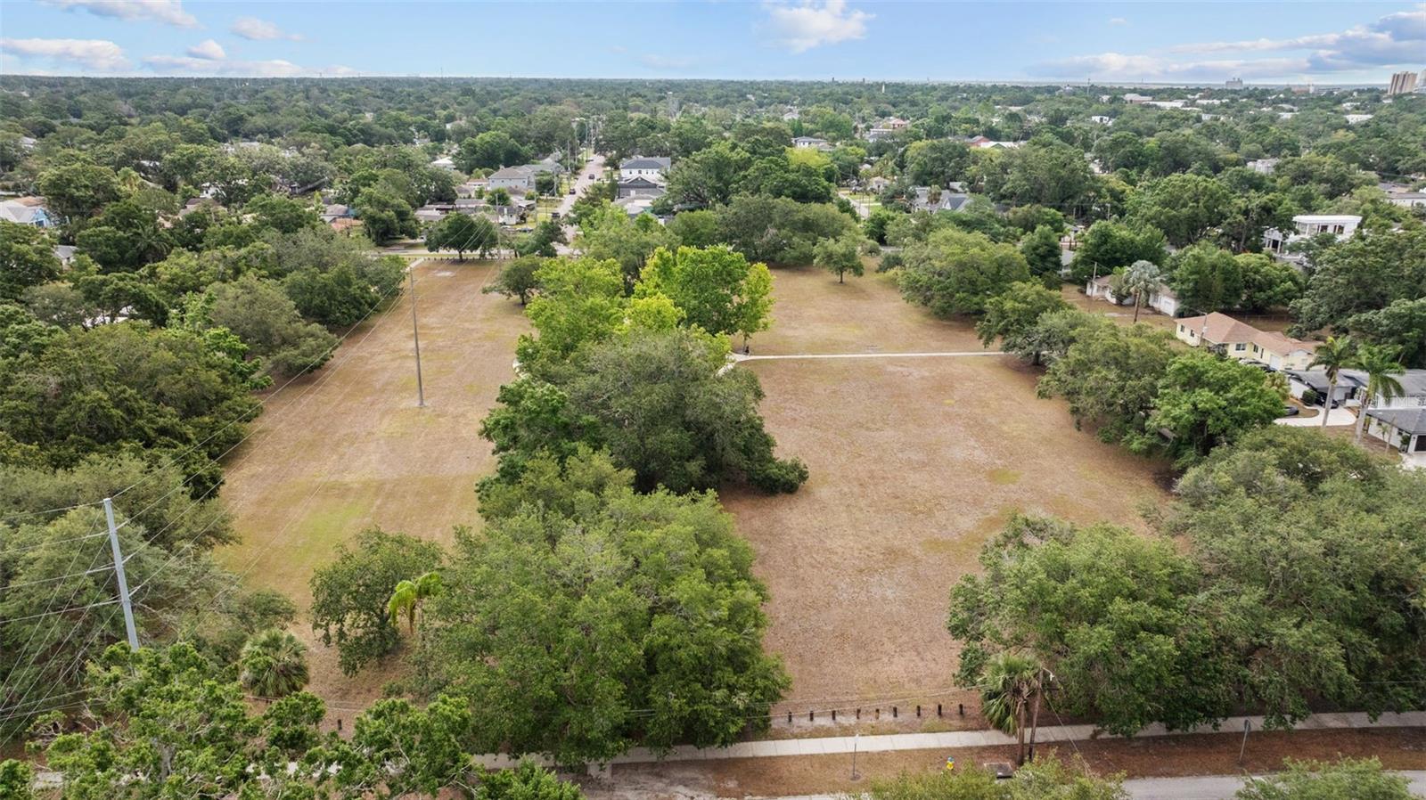 Listing photo id 59 for 919 Adalee Street