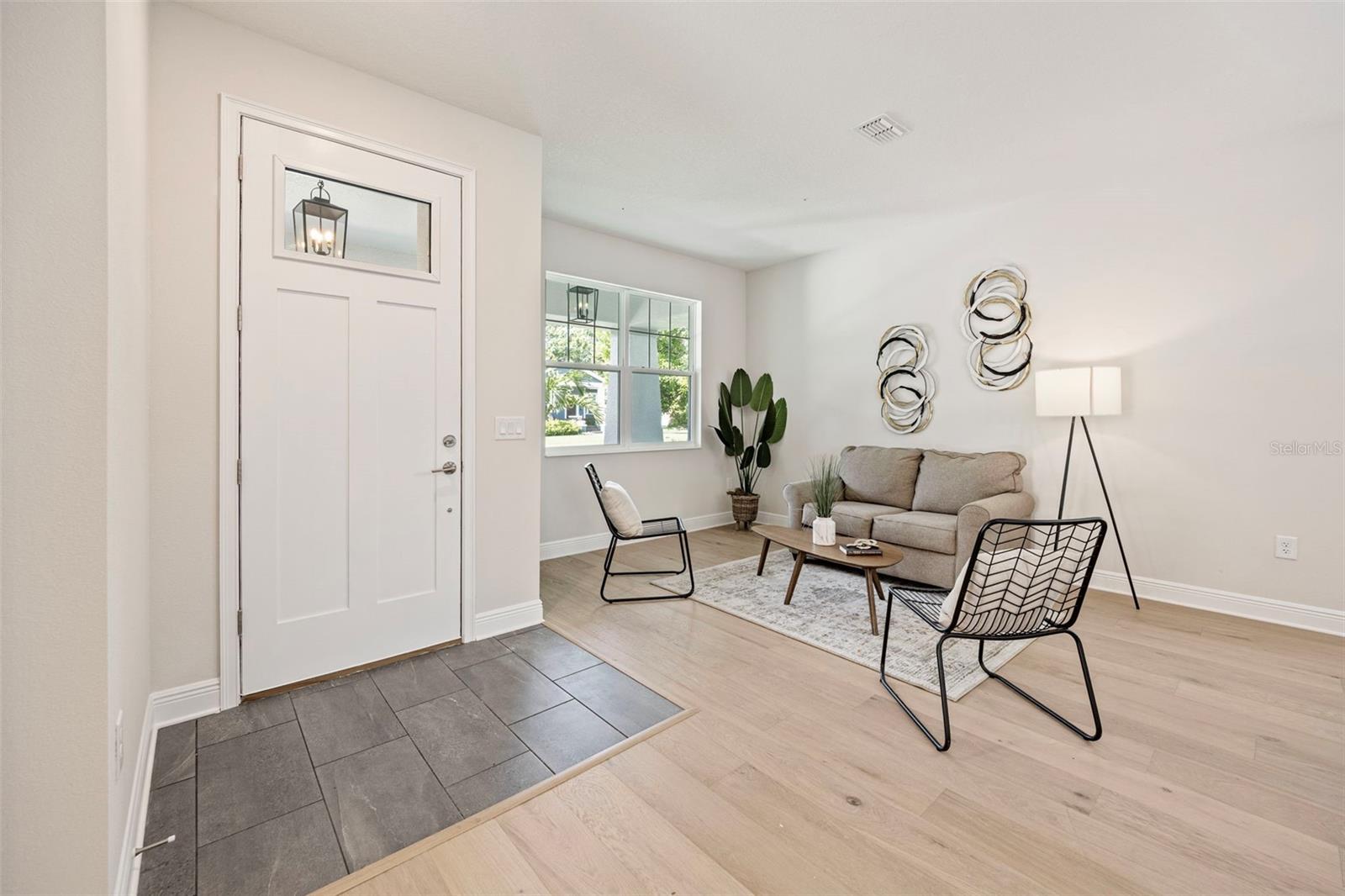 Listing photo id 6 for 919 Adalee Street