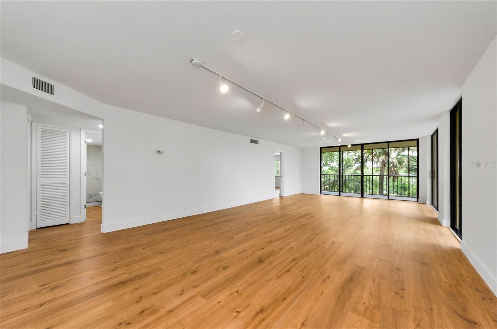 Image 16 of 44 For 3062 Eastland Boulevard 308