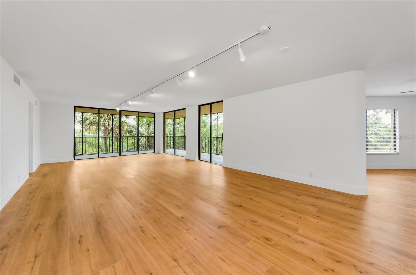 Image 17 of 44 For 3062 Eastland Boulevard 308