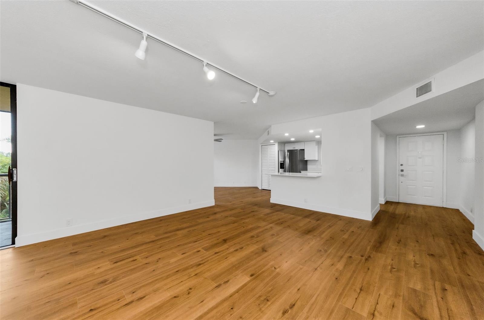 Image 18 of 44 For 3062 Eastland Boulevard 308