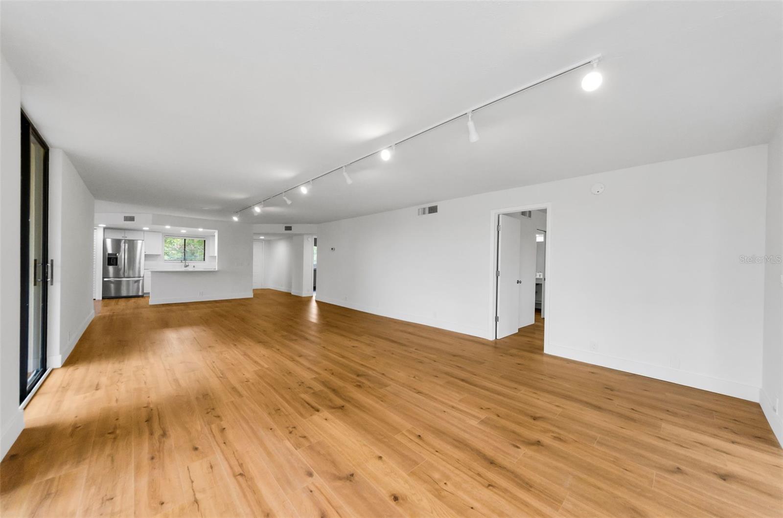 Image 19 of 44 For 3062 Eastland Boulevard 308