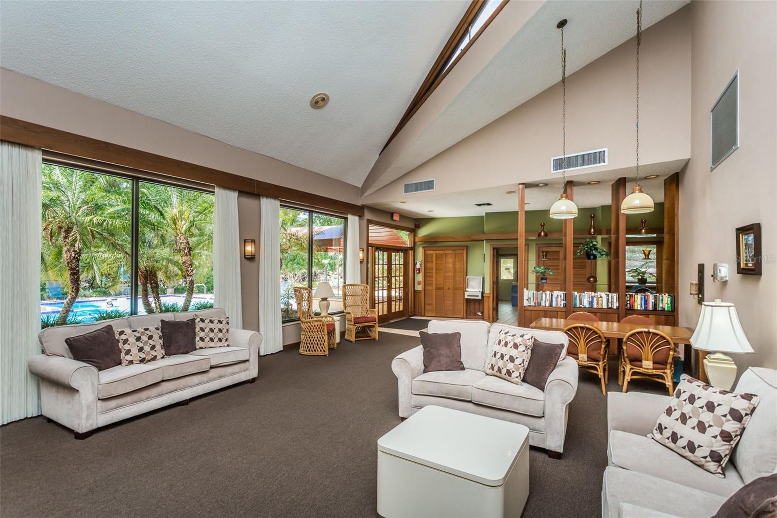 Image 37 of 44 For 3062 Eastland Boulevard 308