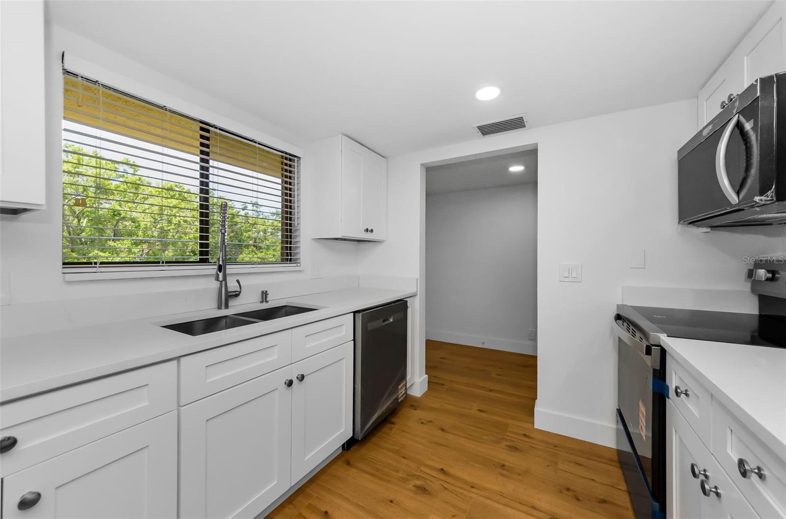 Image 8 of 44 For 3062 Eastland Boulevard 308