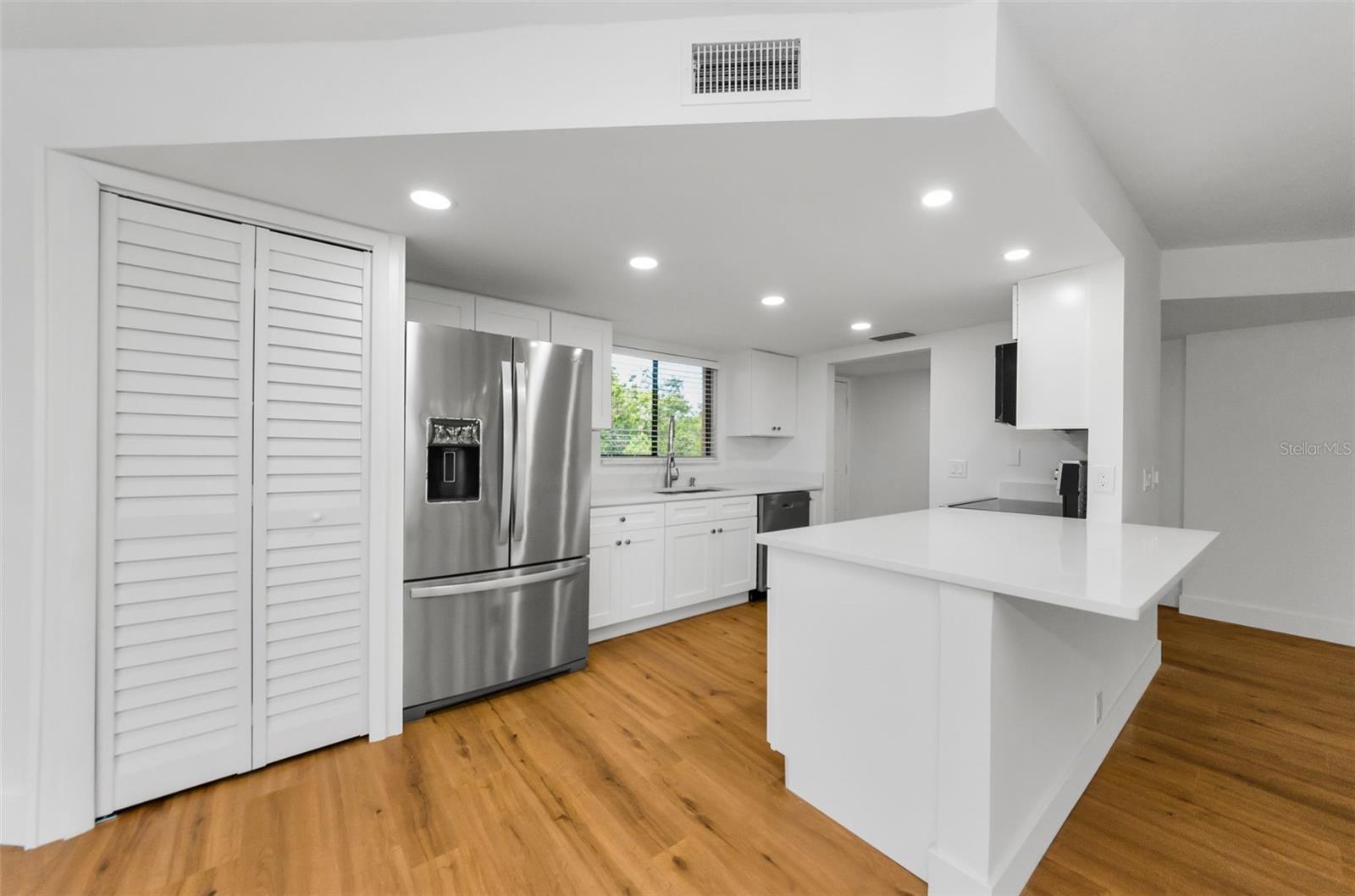 Image 9 of 44 For 3062 Eastland Boulevard 308