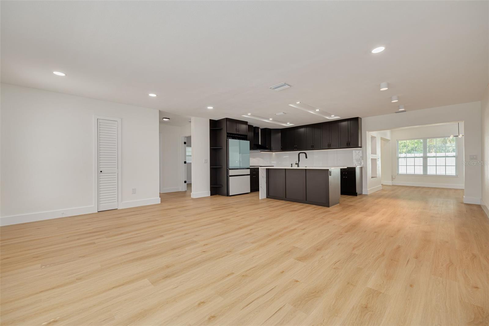 Listing photo id 8 for 1723 Cypress Avenue