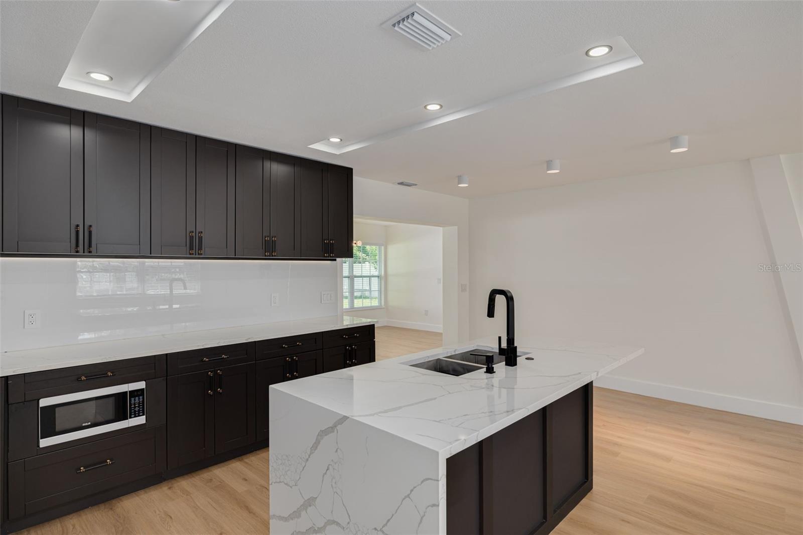 Listing photo id 10 for 1723 Cypress Avenue